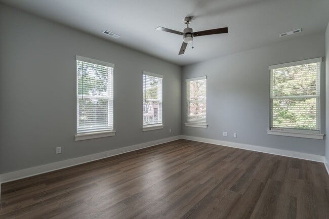 Building Photo - New 3 BR/3.5 BA home in Willow Bend