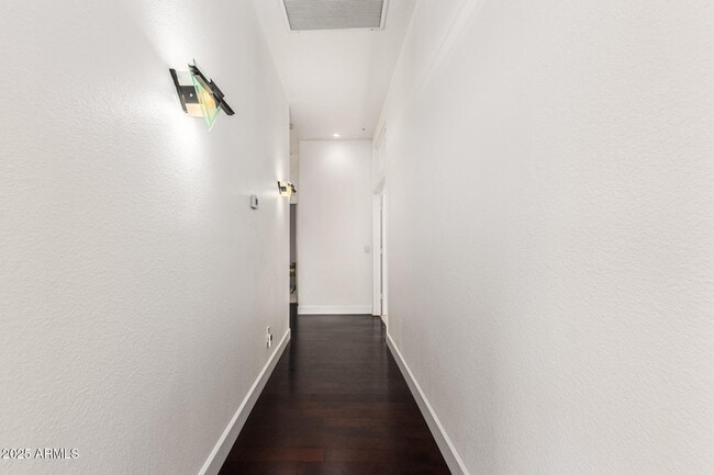Building Photo - 11065 E White Feather Ln