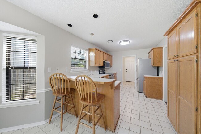 Building Photo - Large 3 bedroom, 2 bath home in Broken Arrow School District.