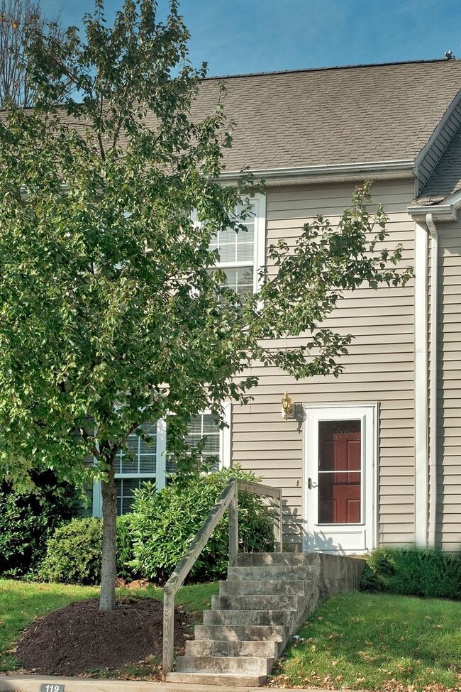 Building Photo - 119 Waterbury Ct