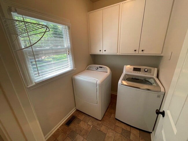 Building Photo - 510 Stonebrook Farms Dr
