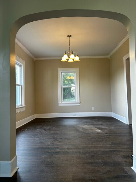 Building Photo - 417 Waverly Ave
