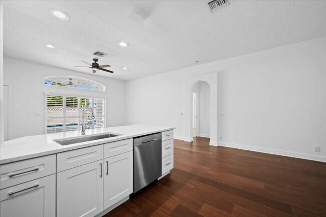 Building Photo - 244 Clocktower Dr