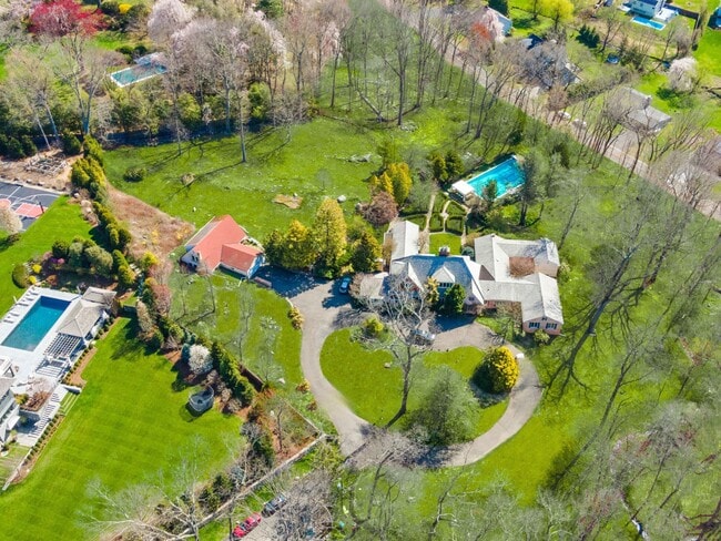Primary Photo - 37 Green Acre Ln