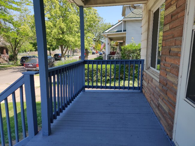 Building Photo - 90 Oak St