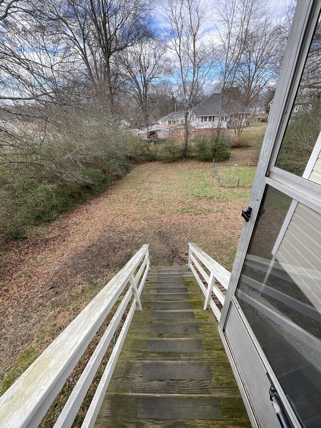 Building Photo - 603 Poplar Ave