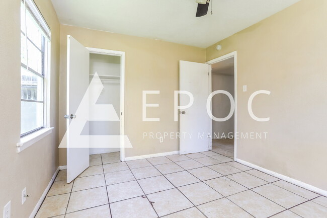 Building Photo - 904 Florence Rd