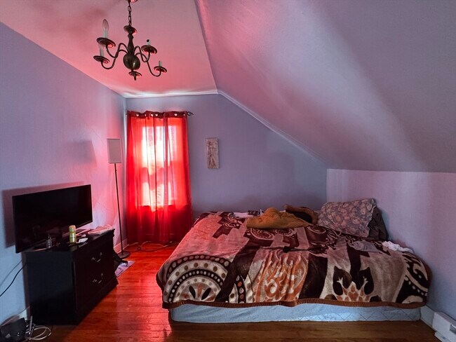 Building Photo - 631 Walnut St