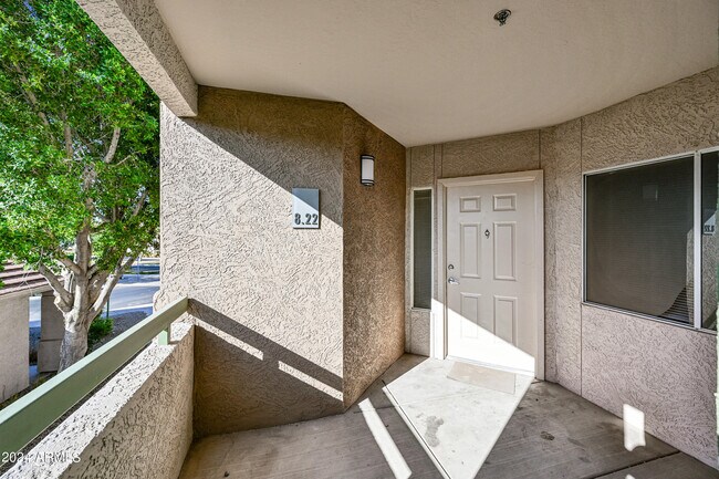 Building Photo - 1295 N Ash St