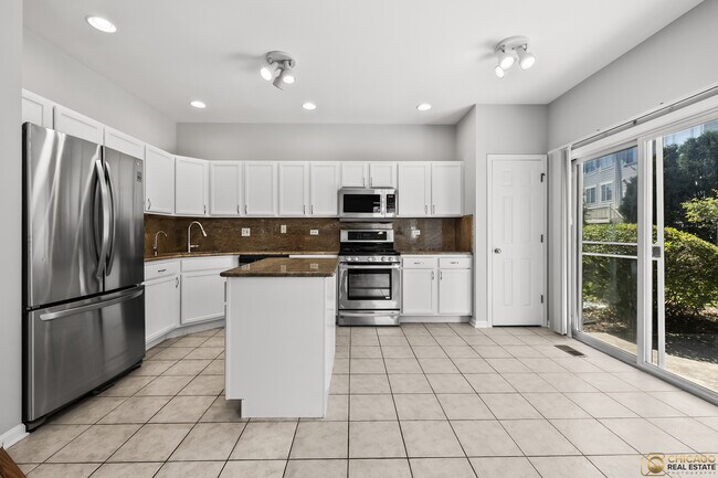 Building Photo - 600 Creekside Cir