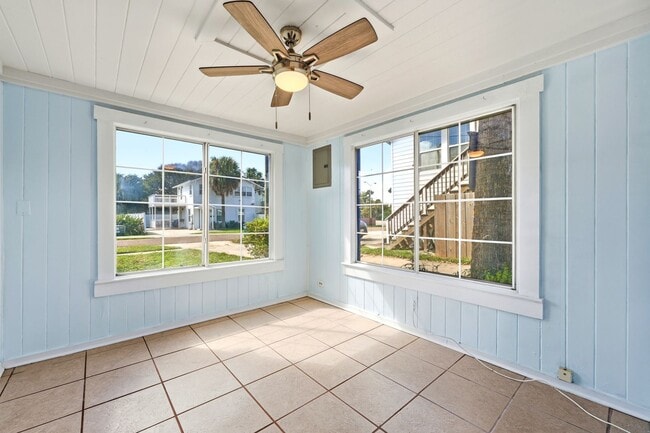 Building Photo - 228 Oleander St
