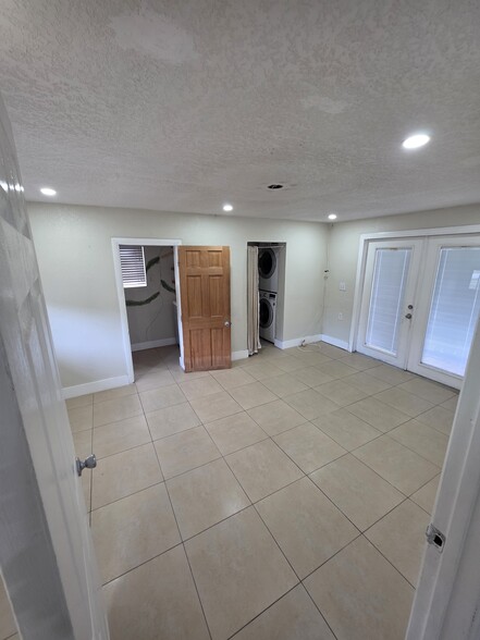 Building Photo - 341 Delaware Ave