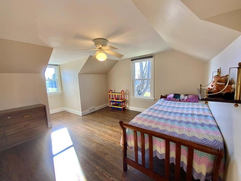 Building Photo - 1194 Woodland Rd