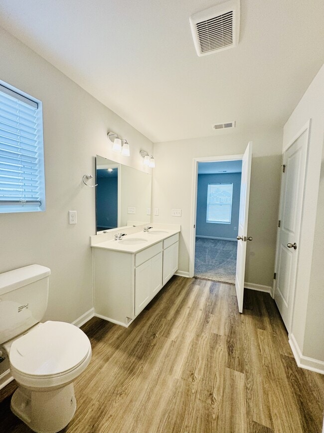 Building Photo - 1024 Kinness Dr