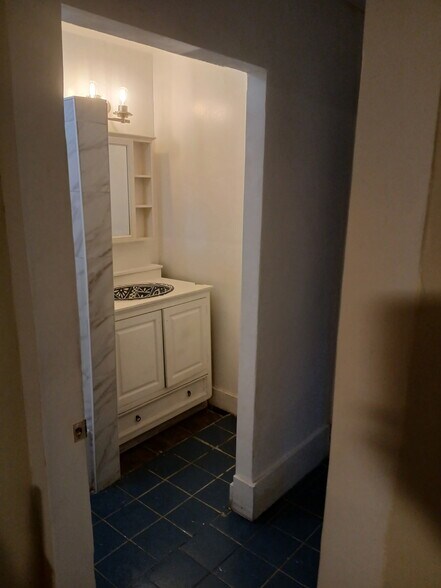 New sink & fans - 3453 Siskiyou St