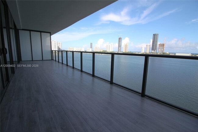 Building Photo - 5000 Island Estates Dr