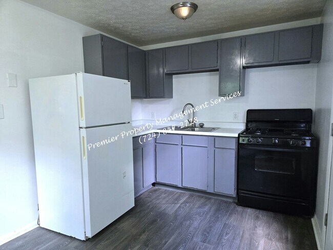 Building Photo - 455 McCleery St