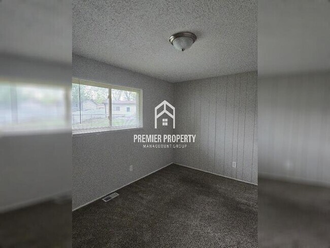 Building Photo - 670 Charvel Dr