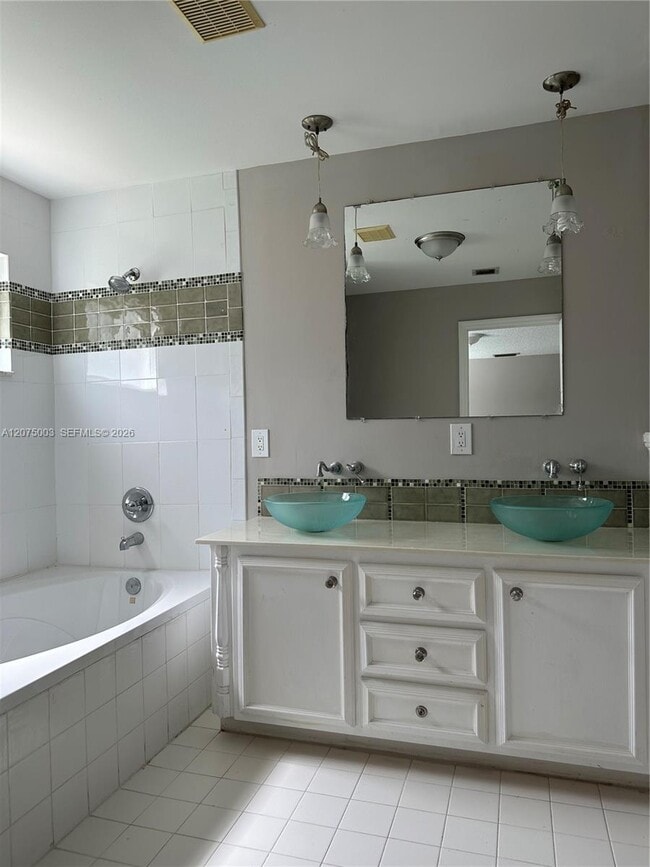 Building Photo - 2403 SW 106th Ave