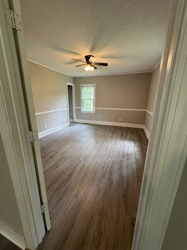 Building Photo - Lovely 3 Bedroom 2 Bath Home in Spartanburg