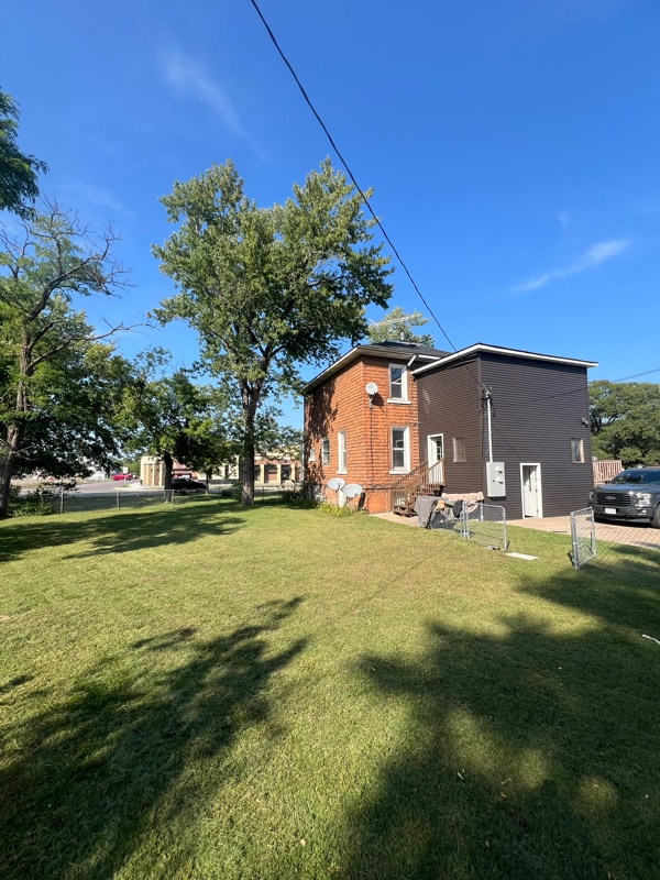 Building Photo - 1903 Spooner Ave