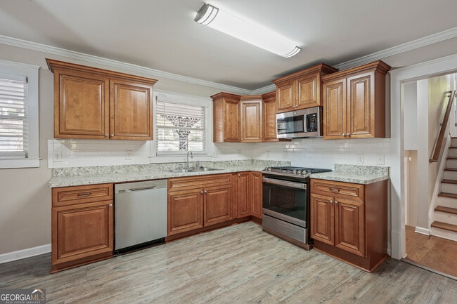 Building Photo - 3823 Kingswood Dr