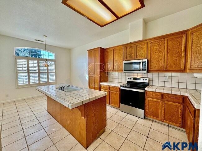 Building Photo - 18515 Monte Vista Dr