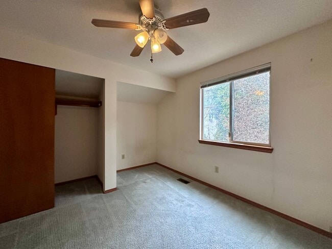 Building Photo - Bethany’s Deerfield Neighborhood – Spacious 3-Bedroom Home! | MOVE IN SPECIAL