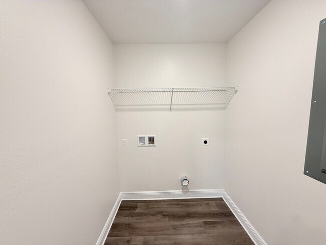 Building Photo - 3-Bedroom Home - Commanders Cove