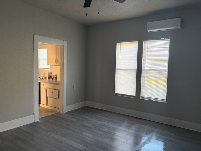 Building Photo - 2015 11th St