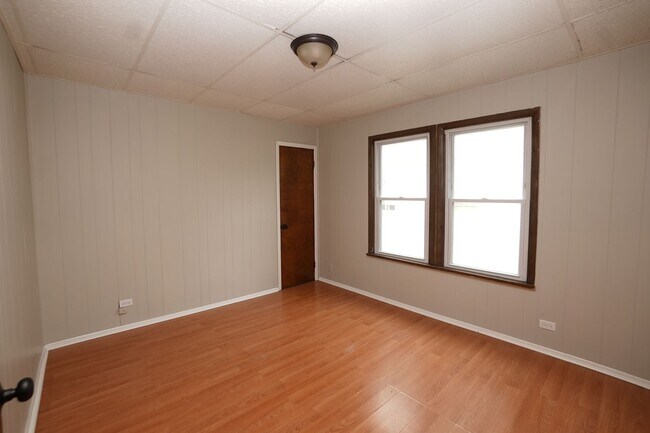 Building Photo - 2-Bedroom Lakewood Gem in the Heart of the...