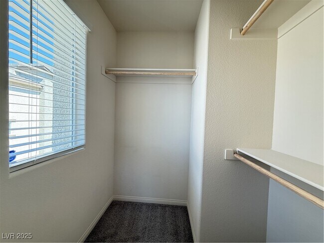 Building Photo - 2662 Champagne Gold Ave