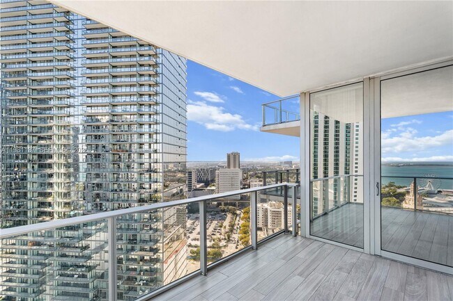 Building Photo - 851 NE 1st Ave