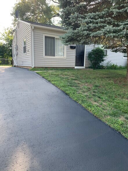 Front Driveway - 3551 Paxton Drive