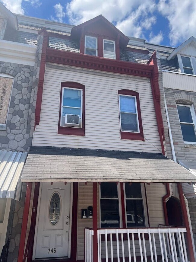 Building Photo - 746 N 11th St