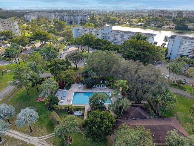 Building Photo - 3080 N Course Dr