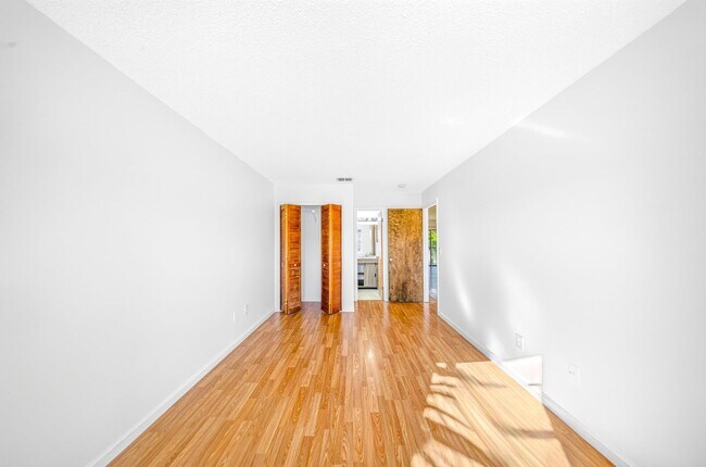 Building Photo - 428 Banana Cay Dr
