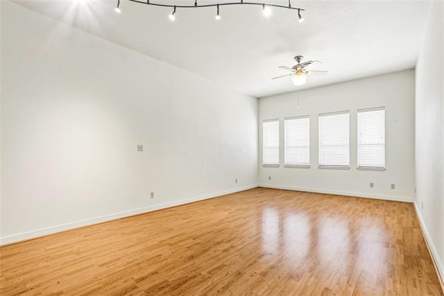 Building Photo - 1617 W Oleander St