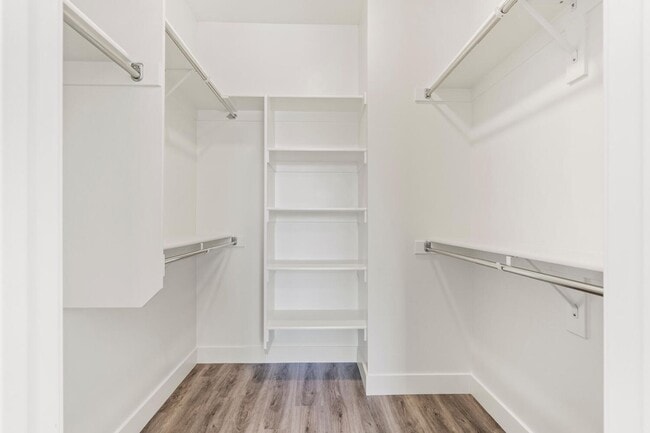 Building Photo - Cozy, Bright, and Spacious Home Nestled in Midway