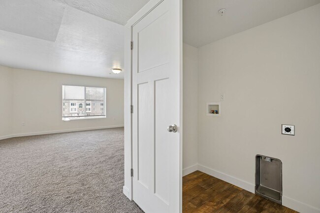Building Photo - 734 E 500 S