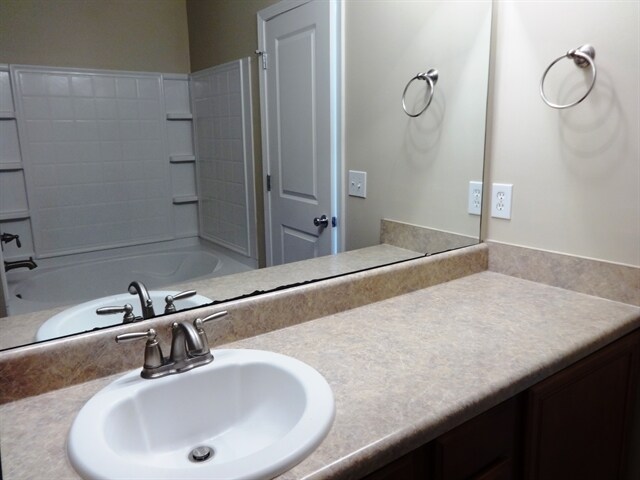 Building Photo - 604 Grassy Hill Road