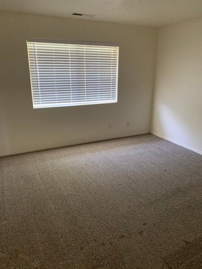 Building Photo - PPM Lease & Management (417)