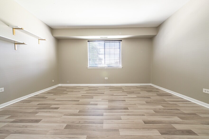 Building Photo - 1505 N Windsor Dr