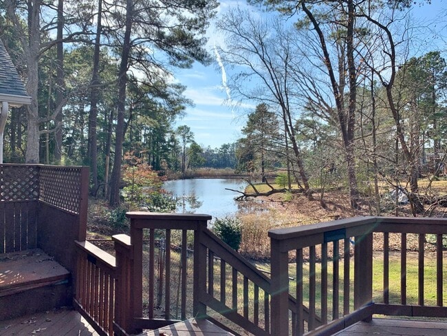 Building Photo - Waterfront Ranch Home - Excellent School Z...