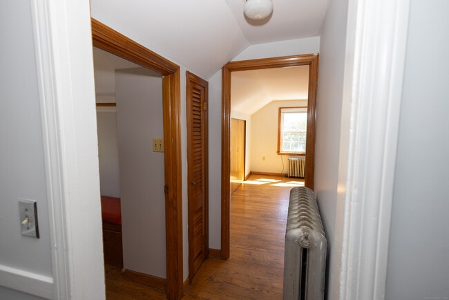 Building Photo - 148 Beecher St
