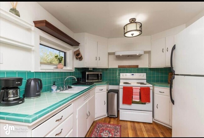 Building Photo - 1200 B St