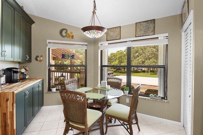 Building Photo - 6040 SE Martinique Dr