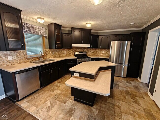 Building Photo - 802 Fern Dr
