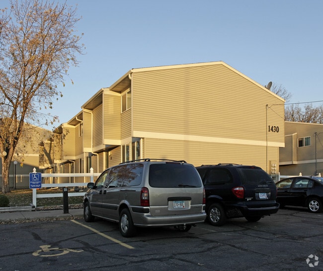 Woodland Park Apartments 1400 9th Ave S Saint Cloud MN 56301