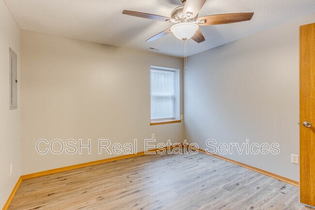 Building Photo - 1028 E Karla Ct